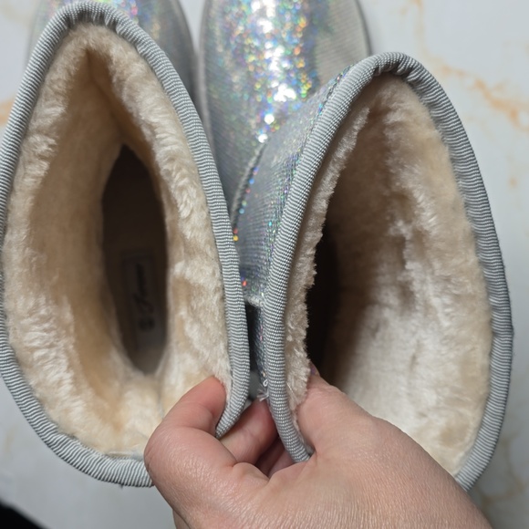 Silver iredesent sequins mermaid Ugg style boots size 6.5 - Picture 3 of 6